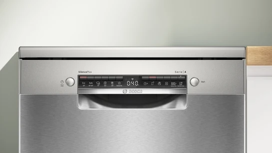 Serie 4 Freistehender Geschirrspüler 60 cm Gebürsteter Stahl mit Anti-Fingerprint SMS4EMI06E