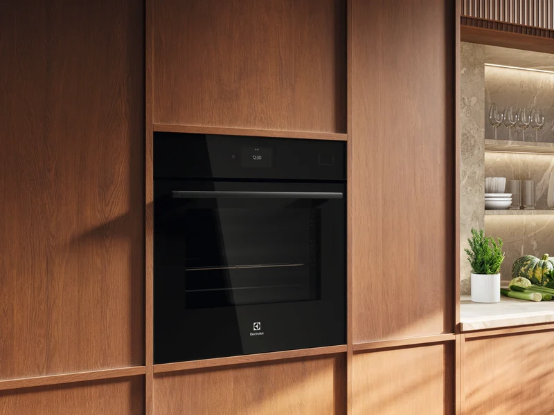 Electrolux 60cm Oven with Full Steam and Food Probe, 24 Function, Black - 800 Series