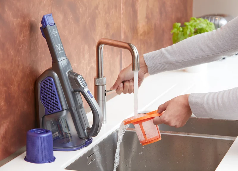 BLACK & DECKER 18V Dustbuster Handheld Vacuum with Powered Pet Brush