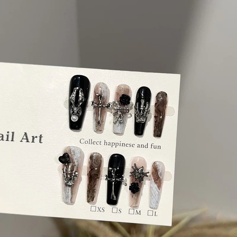 Künstlerische Press-On Nageldesigns
