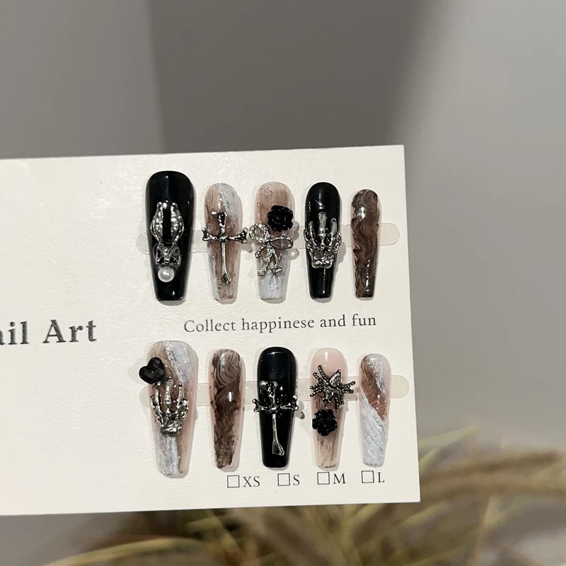 Künstlerische Press-On Nageldesigns