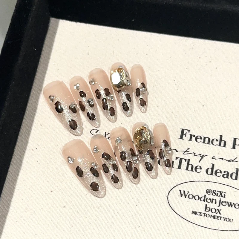 Künstlerisches, mit Edelsteinen verziertes Press-On-Nagelset