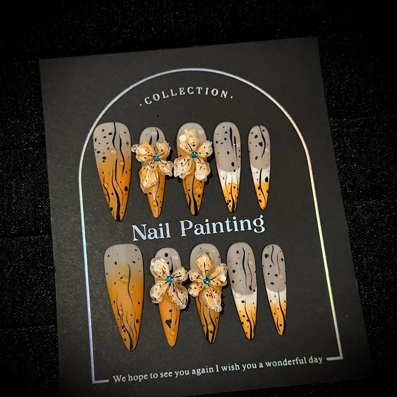 Künstlerische Blumen-Themen Nagelkunst Kollektion