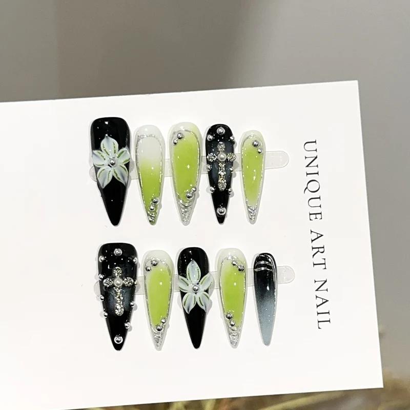 Künstlerisches Floral- und Edelstein-Press-On-Nagelset