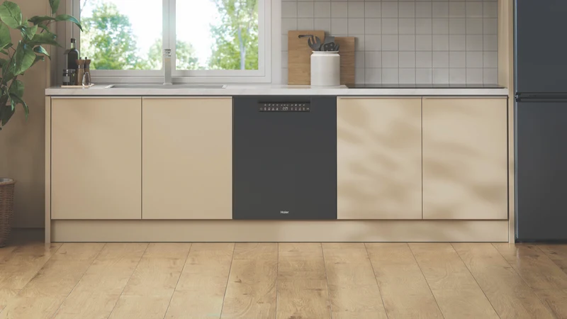 Haier 600 Series Built Under Dishwasher, Steam, Black