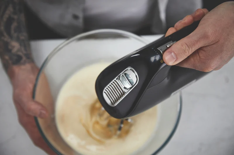 Kenwood 650W Hand Mixer Black