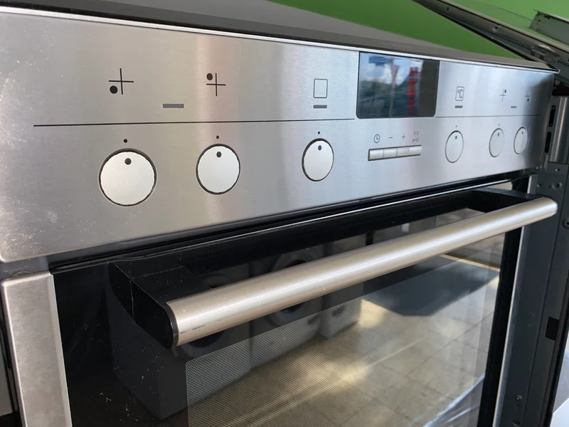 Siemens E-Herd mit Induktionskochfeld + Pyrolyse + Backwagen