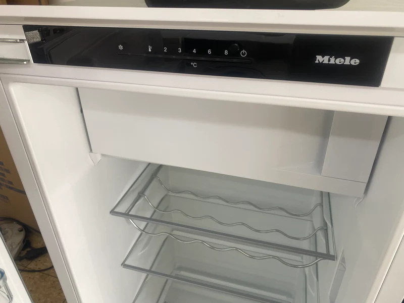 Miele K 7318 D Einbaukühlschrank