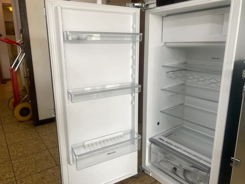 Miele K 7318 D Einbaukühlschrank
