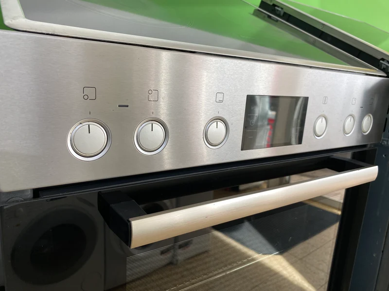 Bosch E-Herd mit Ceranfeld