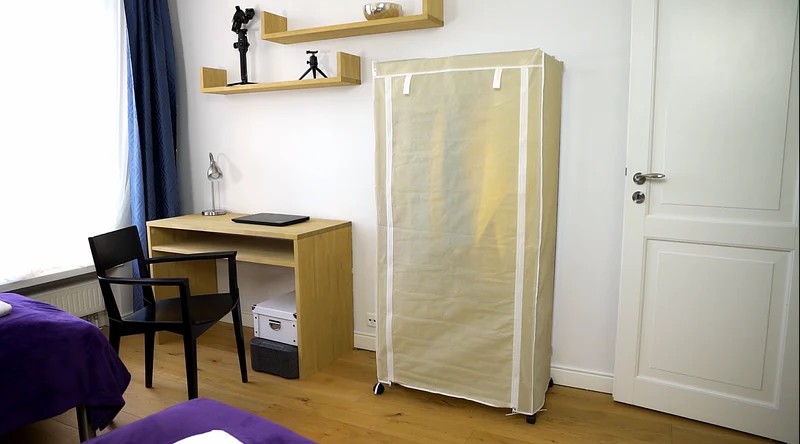 art moon Buffalo - Stoffschrank, Faltschrank, Schwerlast Kleiderständer, auf Rollen, bis 70 kg belastbar, mit 2 Ablagen, mit Schutzhülle, Creme