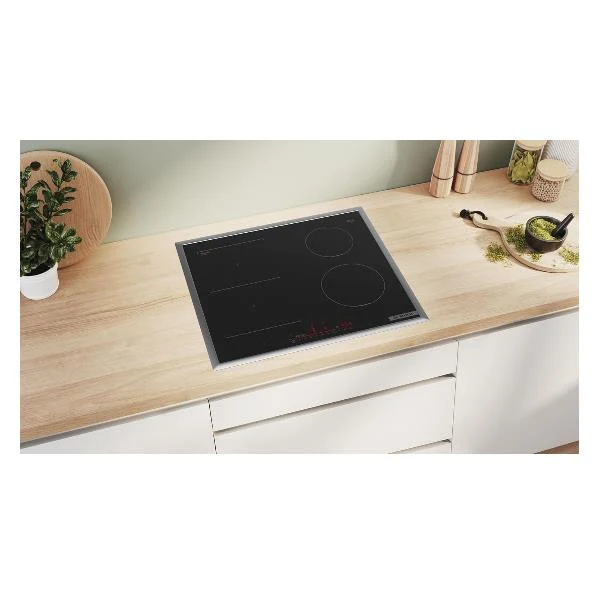 Plaque de cuisson à induction Bosch Série 6 PVS645HB1E à 4 brûleurs (L 58,3 x P 51,3) avec profilés en vitrocéramique noire