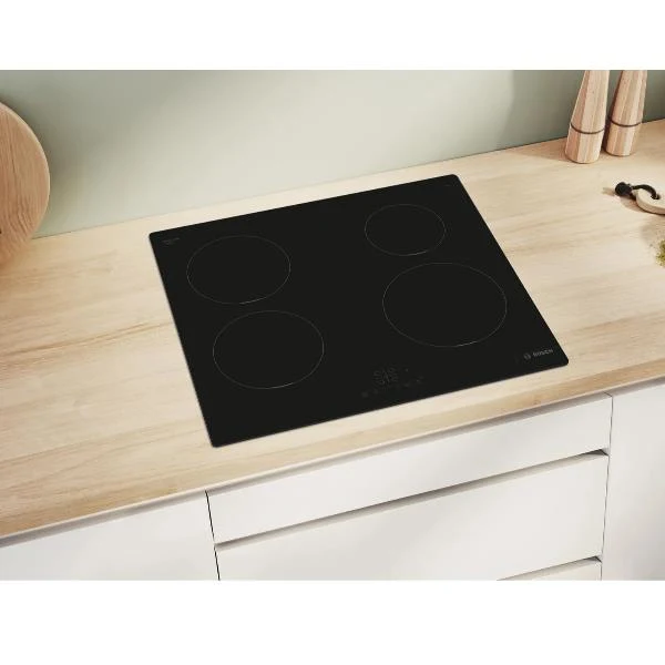Plaque de cuisson à induction Bosch PUE611BB5J 4 feux (L 59,2 x P 52,2 cm) en vitrocéramique noire