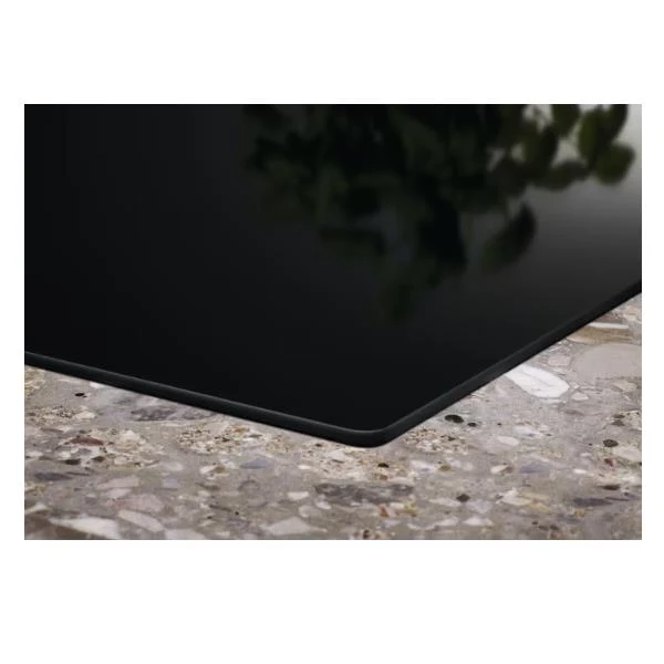 Plaque de cuisson à gaz Electrolux EGG7536K à 5 brûleurs (L74 x P51) en verre trempé noir
