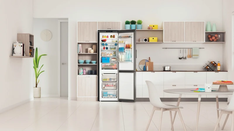 Réfrigérateur combiné Indesit INFC9 TI22X 367 litres Classe E (H 202,7 x L 59,6 x P 67,8 cm) Total No Frost Multiflow en acier inoxydable