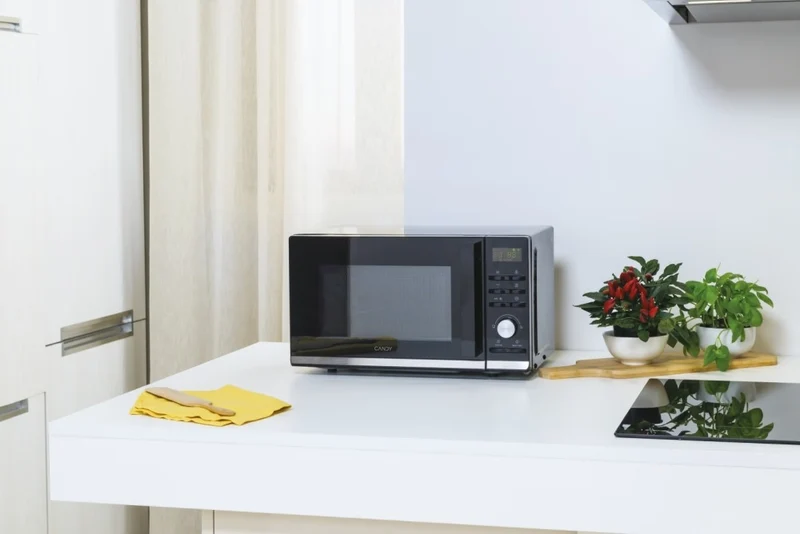 Four à micro-ondes Candy CMGA23TNDB 23 litres 900 W (A28, 1 x L48, 3 x P42) Grill Noir