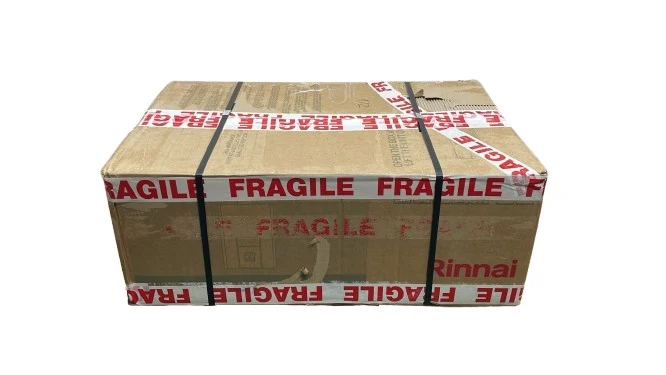 OFFRES SPÉCIALES Chauffe-eau à gaz RINNAI ONE 11i au méthane REU-A1111FFU-NG, complet avec kit d'évacuation des gaz de combustion