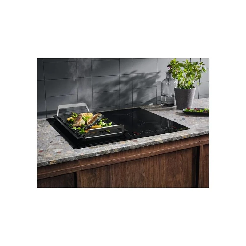 Plaque de cuisson à induction Electrolux série 600 Bridge Eil63443 à 4 brûleurs (L 59 x P 52 cm) en vitrocéramique noire