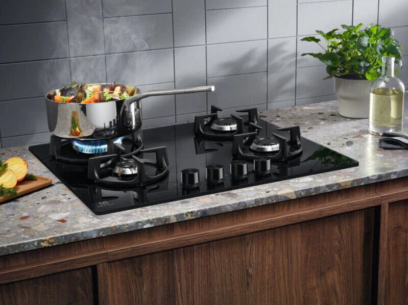 Plaque de cuisson à gaz 4 brûleurs Electrolux série 600 EGG64272K (L 59 x P 52 cm) en verre noir