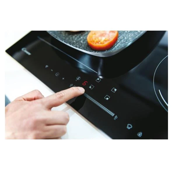 Plaque de cuisson à induction 4 feux en vitrocéramique Candy CETPS64SCWIFITT (L59 x P52) Noir WiFi