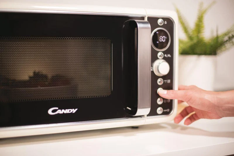 Four à micro-ondes Candy DIVO G25CC (H 28,1 x L 48,3 x P 42,5) avec grill et 25 litres de crème