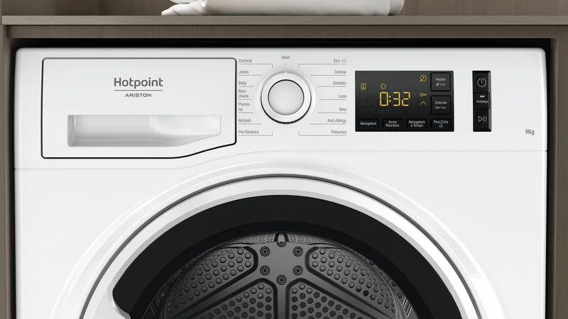 Sèche-linge à pompe à chaleur à chargement frontal Hotpoint NTM1192WKIT 9 kg (H 84,9 x L 59,5 x P 65,5 cm) A++