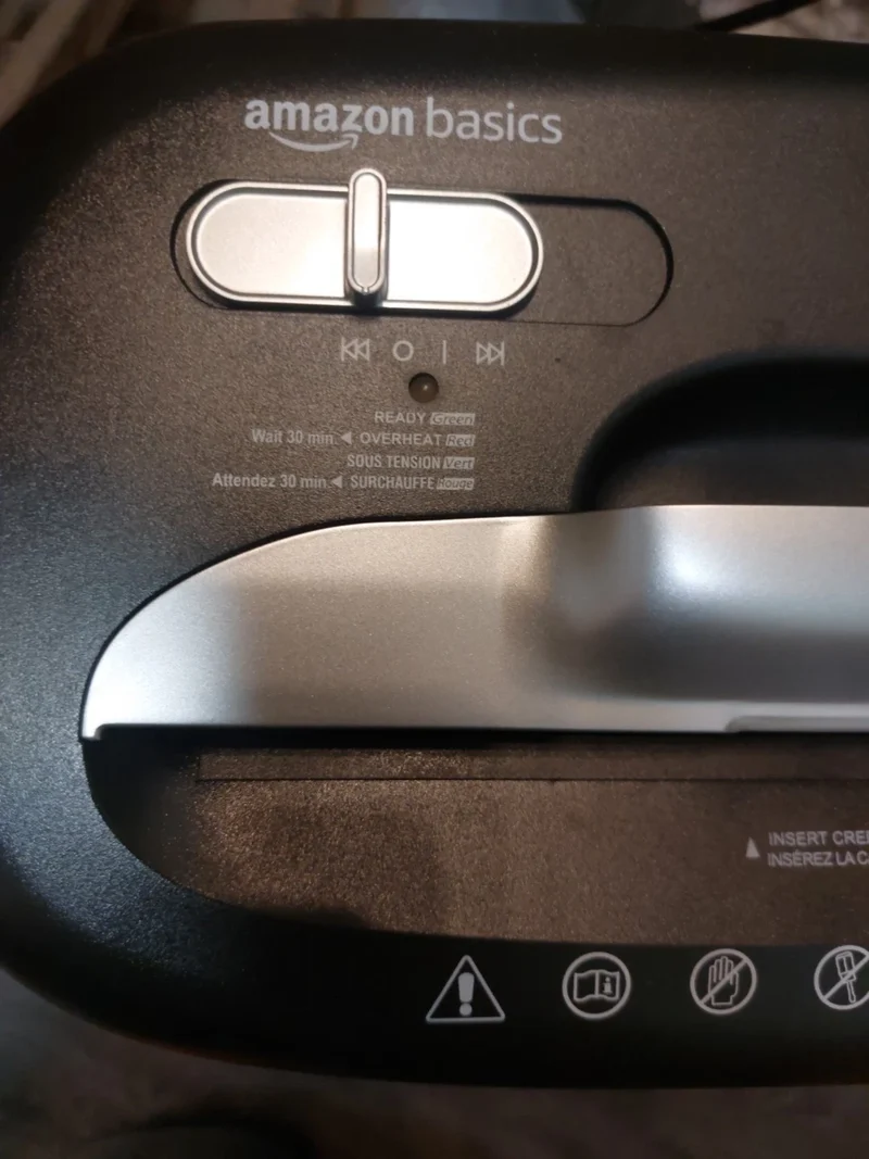 Amazon Basics Hochsicherheits-Kreuzschnitt-Aktenvernichter 7-8 Blätter AKTEN