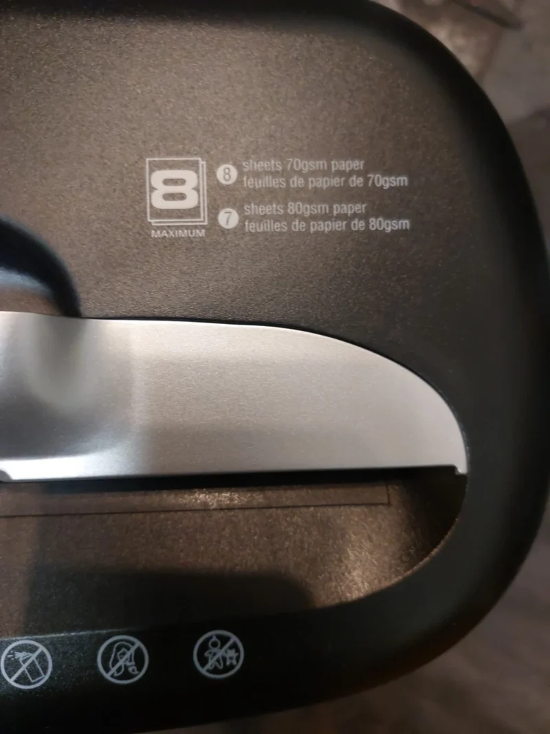 Amazon Basics Hochsicherheits-Kreuzschnitt-Aktenvernichter 7-8 Blätter AKTEN