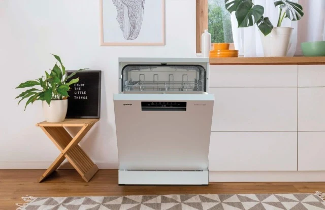 GORENJE Geschirrspüler GS642D90W | 60 cm weiß | TotalDry Auto-Öffnung | 14 Maßg. | EEK D