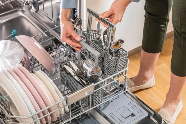 GORENJE Geschirrspüler GS642D90W | 60 cm weiß | TotalDry Auto-Öffnung | 14 Maßg. | EEK D