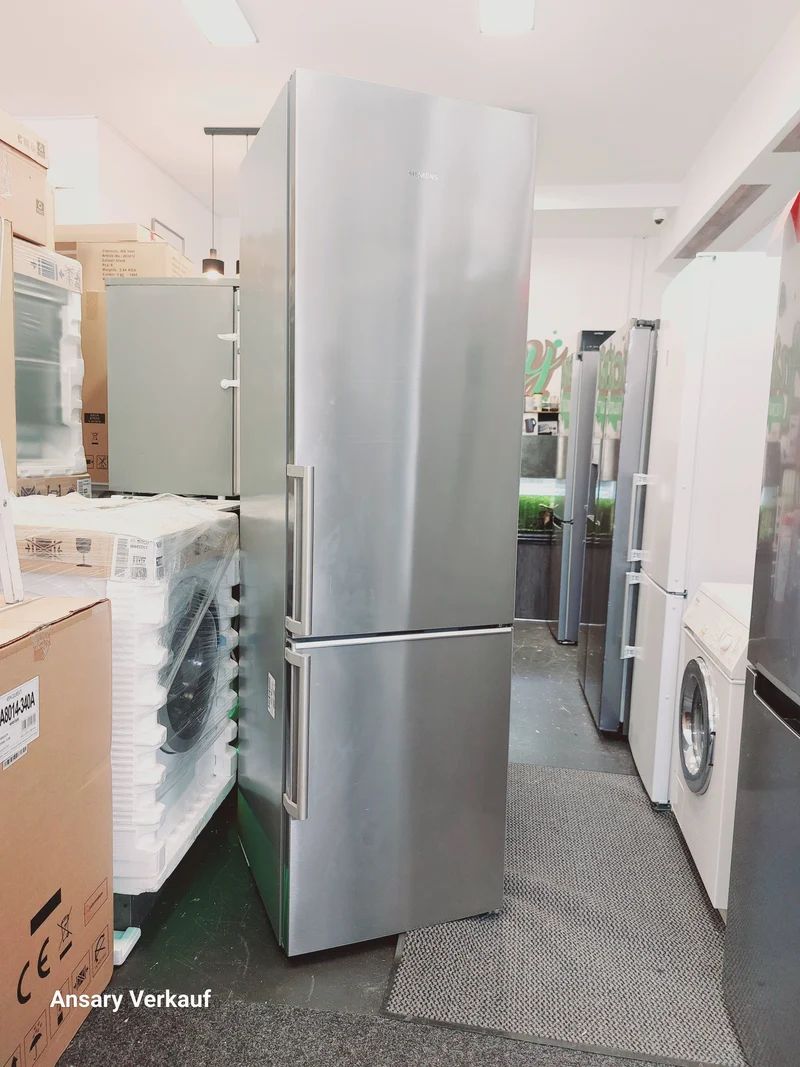 **GEBRAUCHT** SIEMENS Kühlgefrierkombination KG39NAIAT
