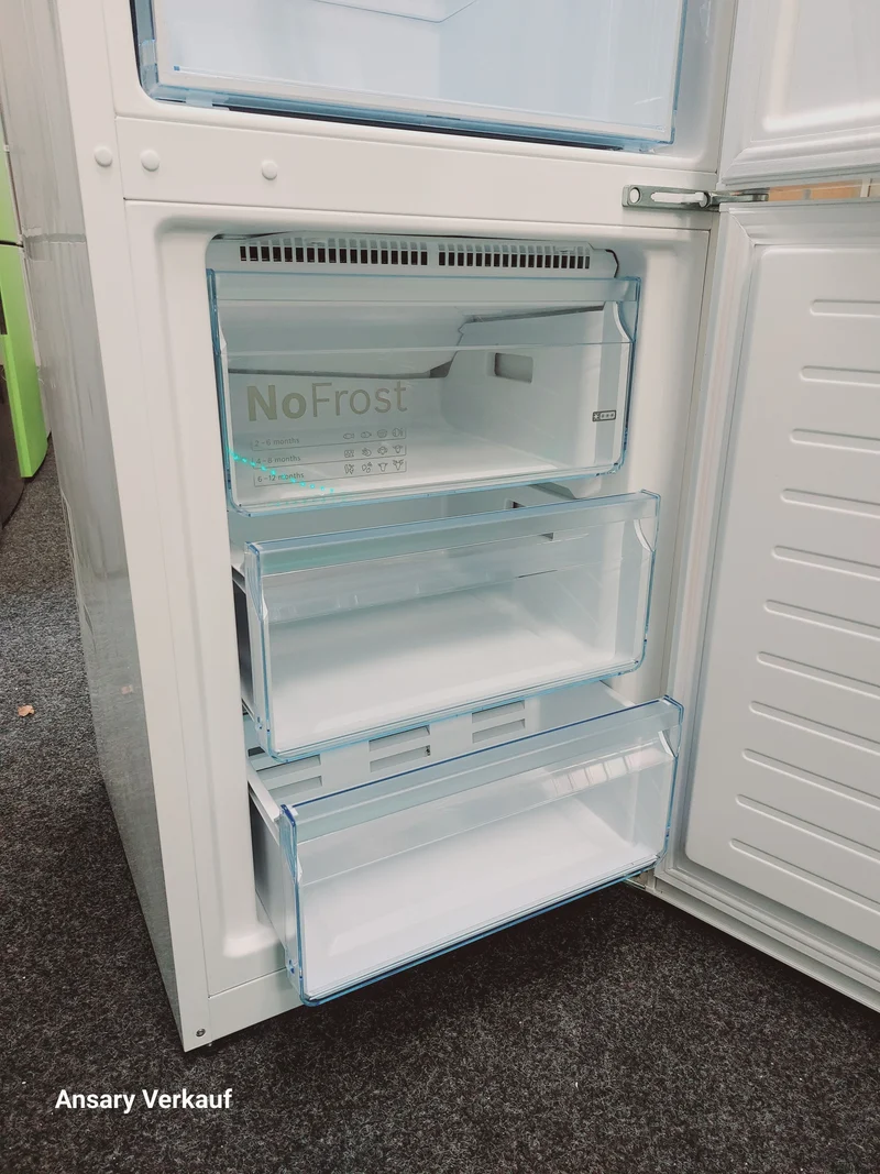 **GEBRAUCHT** BOSCH Kühl- und Gefrierkombination KGN36XW45/12