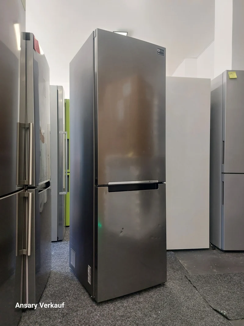 **GEBRAUCHT** SAMSUNG Kühl und Gefrierkombination RL33N300NSS