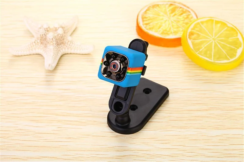 Mini Kamera 1080P HD – Bewegungserkennung, Loop-Aufnahme, 100 Min Akkulaufzeit, micro SD bis 32 GB, mit Halter für Auto & Fahrrad