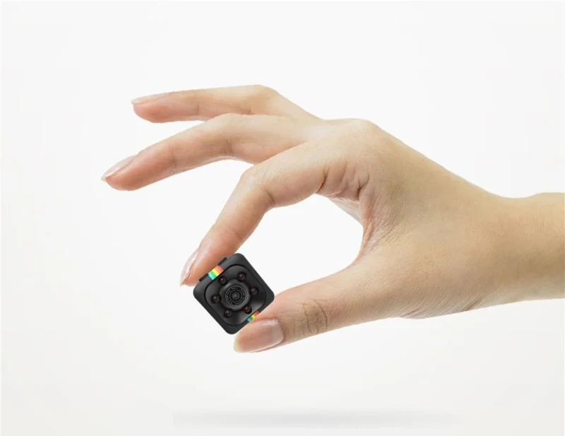 Mini Kamera 1080P HD – Bewegungserkennung, Loop-Aufnahme, 100 Min Akkulaufzeit, micro SD bis 32 GB, mit Halter für Auto & Fahrrad