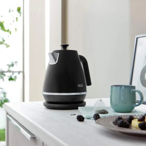 DeLonghi Distinta X 1.7L Electric Wasserkocher - Schwarz | KBIN3001.BK