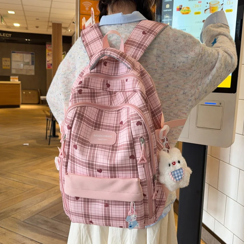 Stylische Karierte Rucksack mit Herz Akzenten Karnz