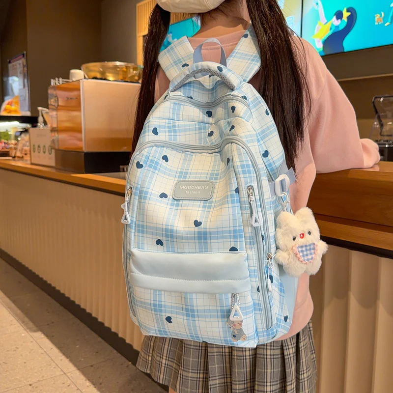 Stylische Karierte Rucksack mit Herz Akzenten Karnz