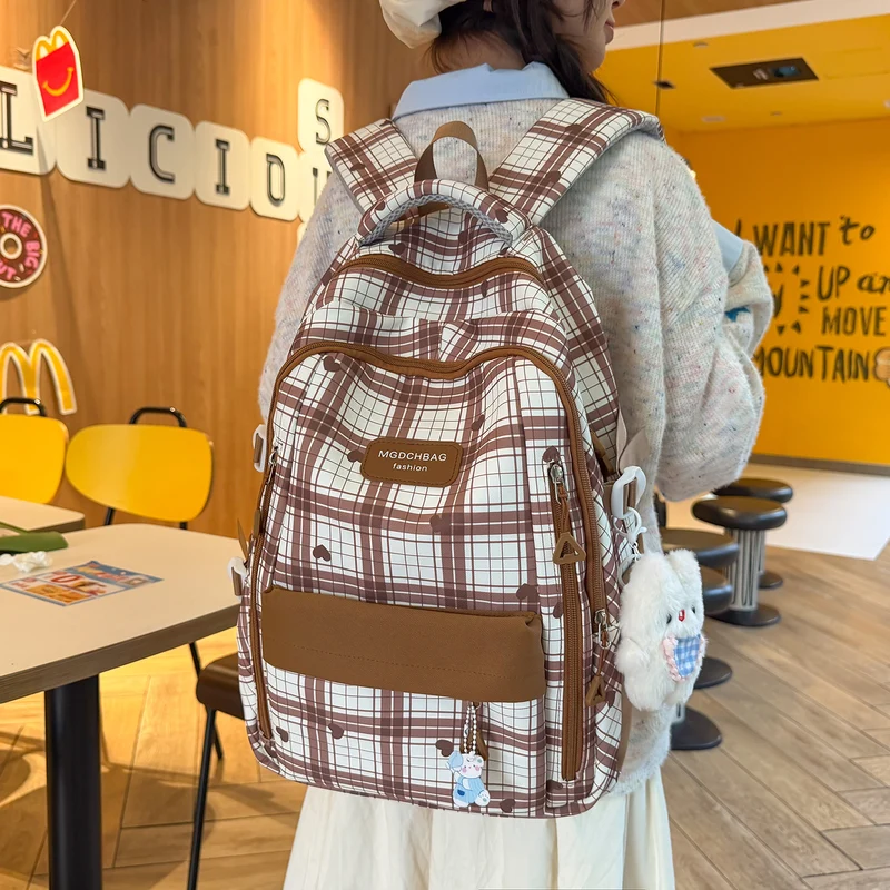 Stylische Karierte Rucksack mit Herz Akzenten Karnz