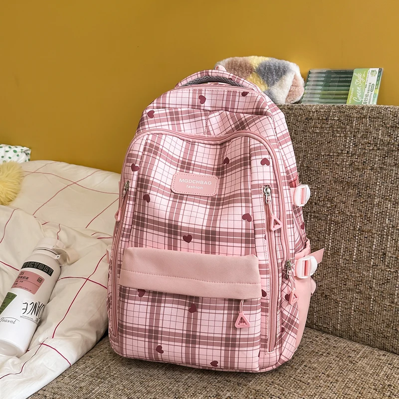 Stylische Karierte Rucksack mit Herz Akzenten Karnz