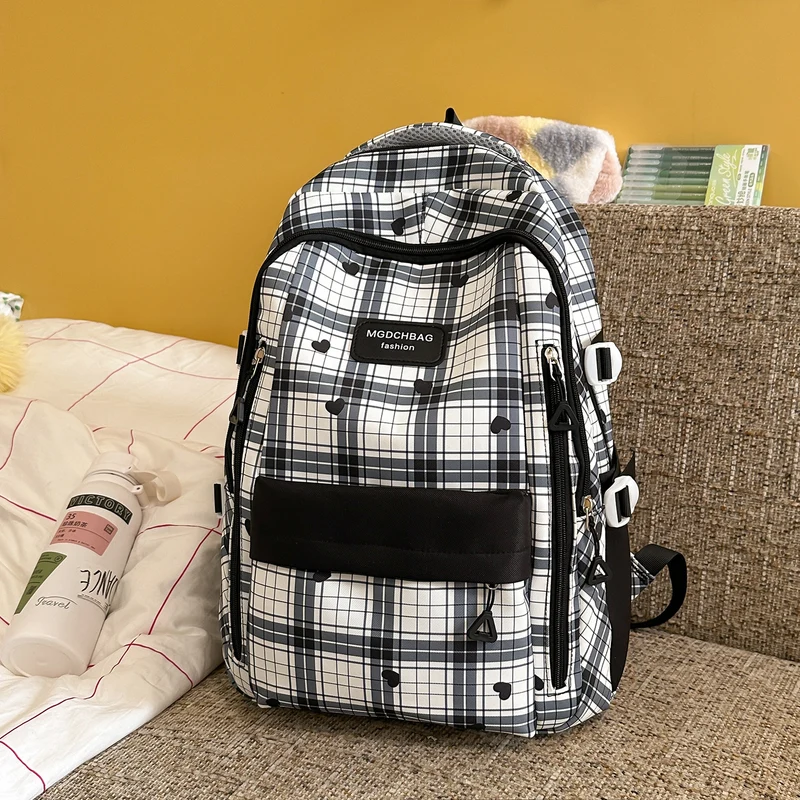Stylische Karierte Rucksack mit Herz Akzenten Karnz