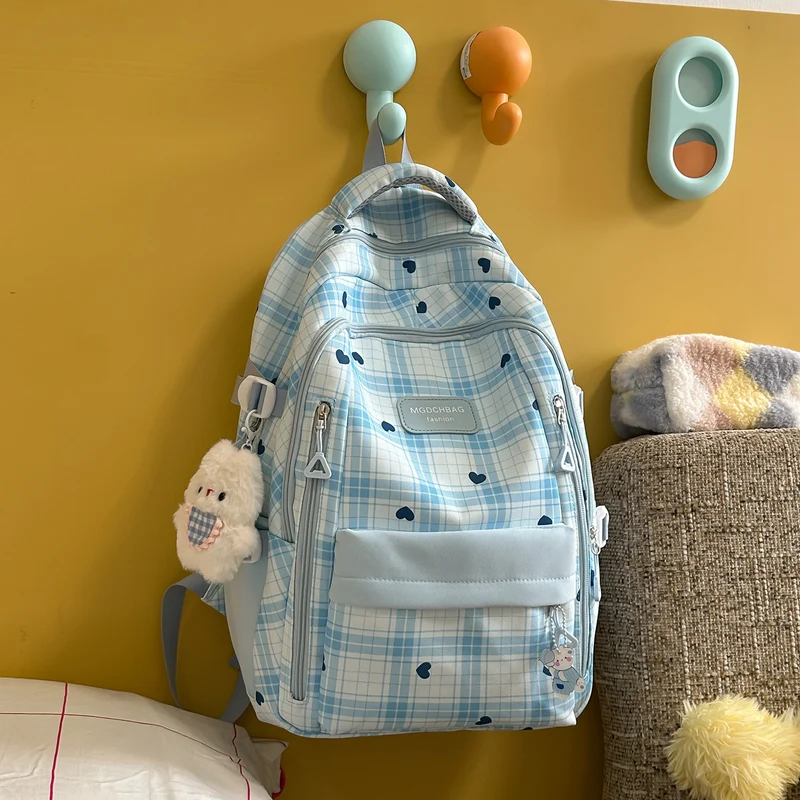Stylische Karierte Rucksack mit Herz Akzenten Karnz