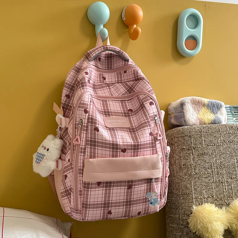 Stylische Karierte Rucksack mit Herz Akzenten Karnz