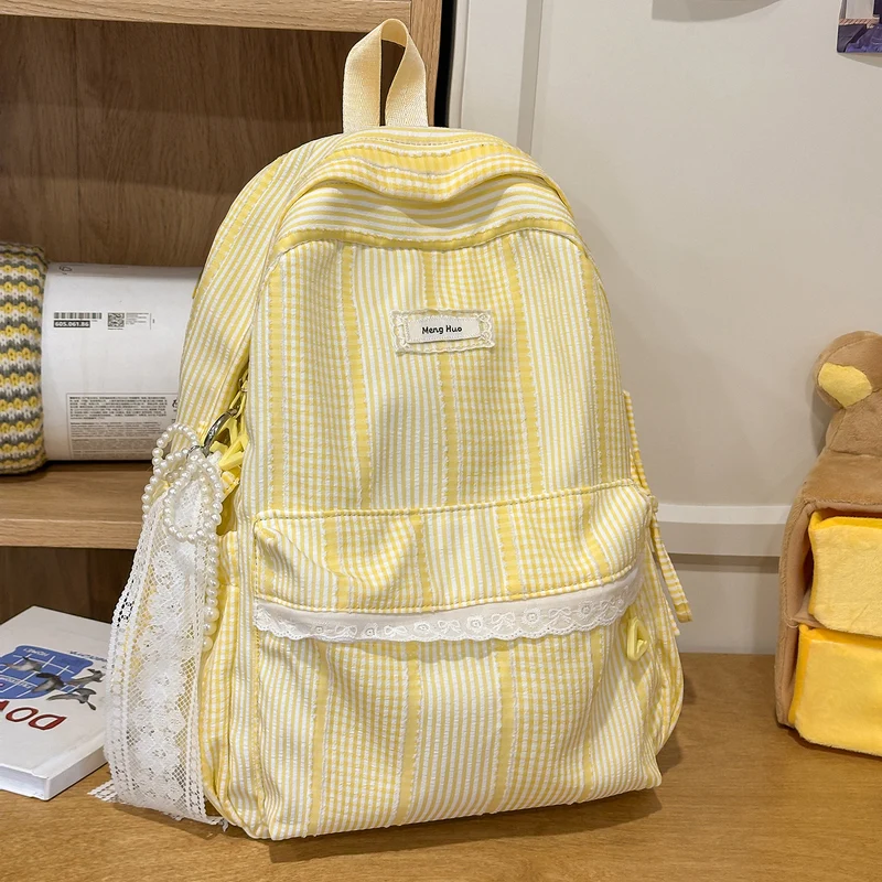 Gestreifter Freizeit-Rucksack mit dekorativer Spitze Karnz