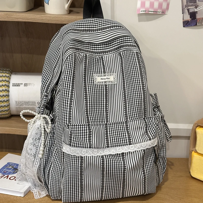 Gestreifter Freizeit-Rucksack mit dekorativer Spitze Karnz