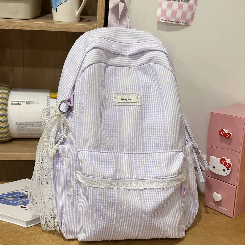 Gestreifter Freizeit-Rucksack mit dekorativer Spitze Karnz