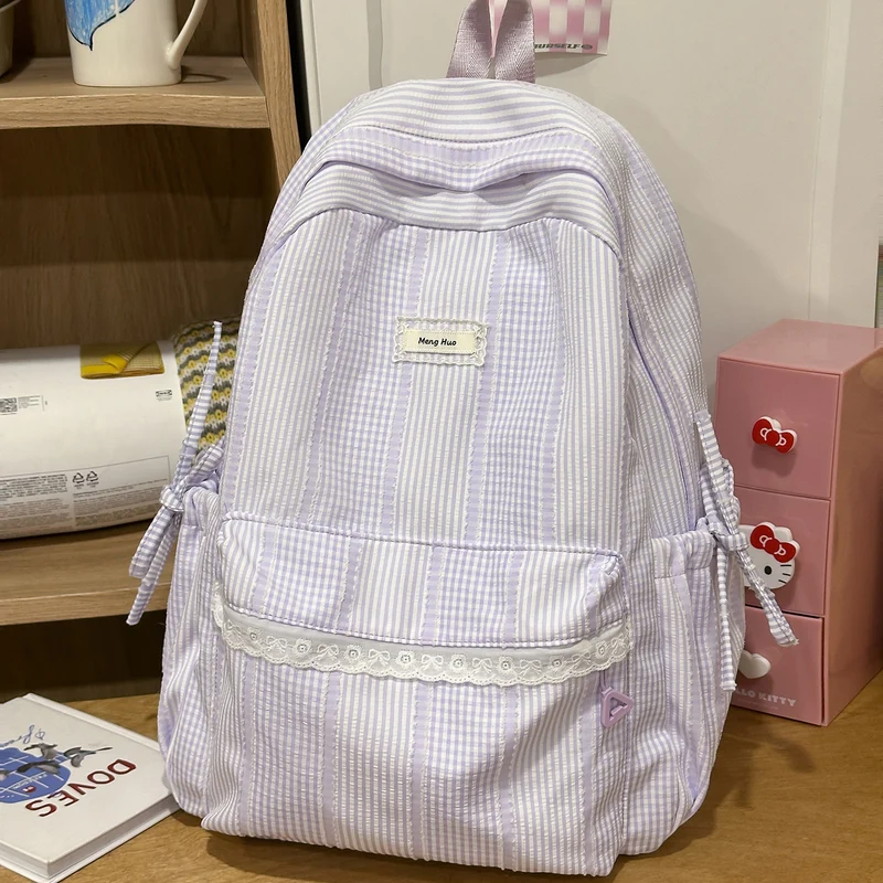 Gestreifter Freizeit-Rucksack mit dekorativer Spitze Karnz