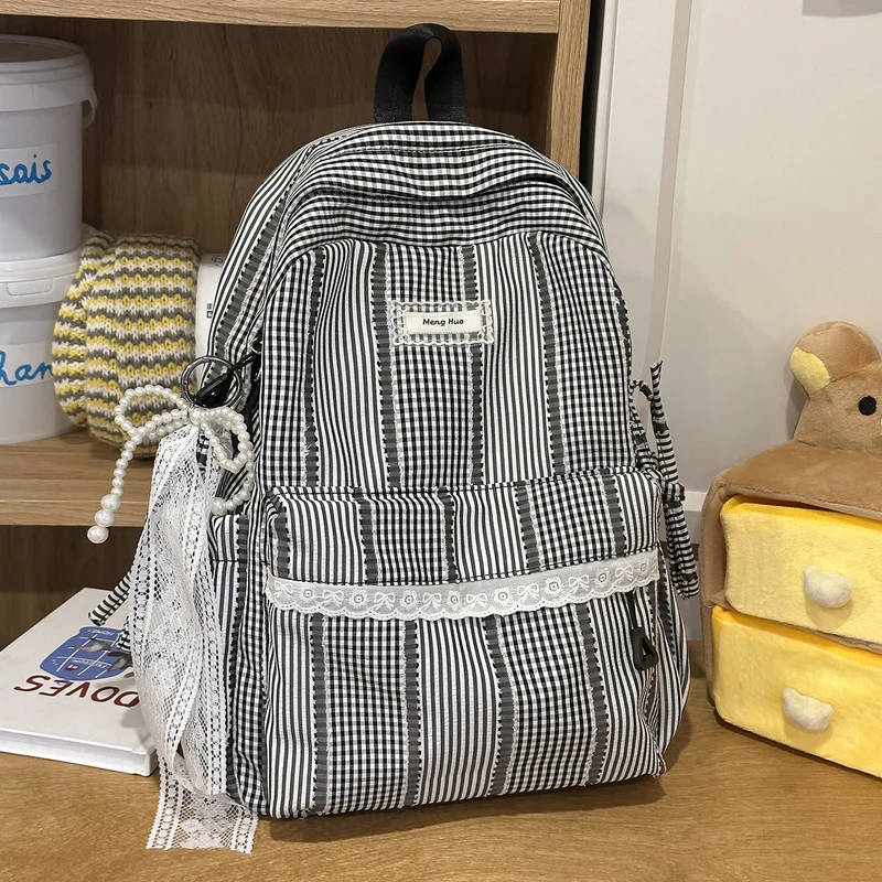Gestreifter Freizeit-Rucksack mit dekorativer Spitze Karnz