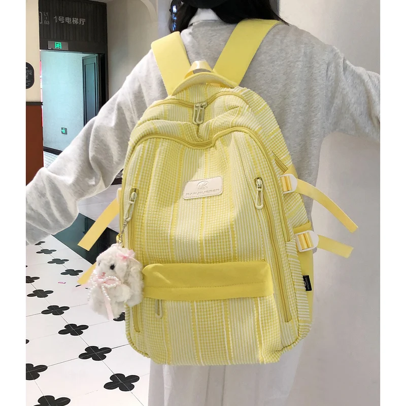 Gestreifter Rucksack mit Schlüsselanhänger Charm Karnz