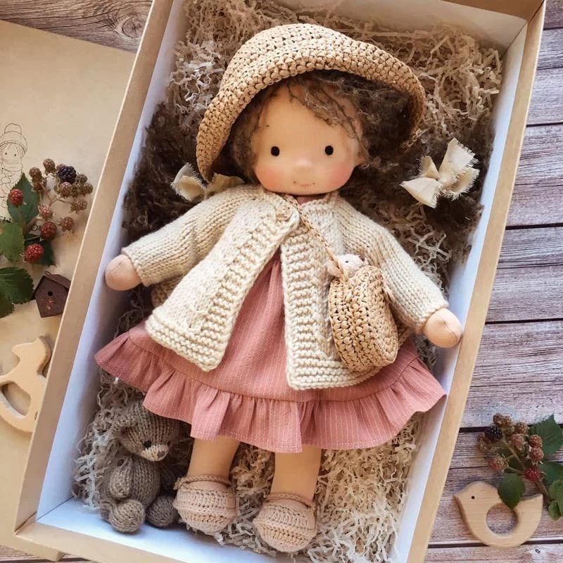 Poppi | Handgefertigte Waldorf Kuschelpuppe | Weich, Bio & Ungiftig